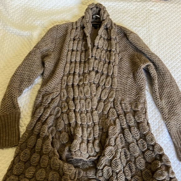 Michelle Nicole Sweaters - EUC Michelle Nicole Long Beige Sweater